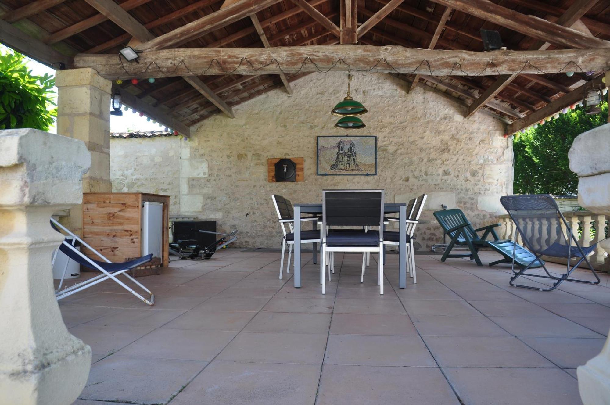 Le Hangar Saint-Jean-dʼAngély Esterno foto