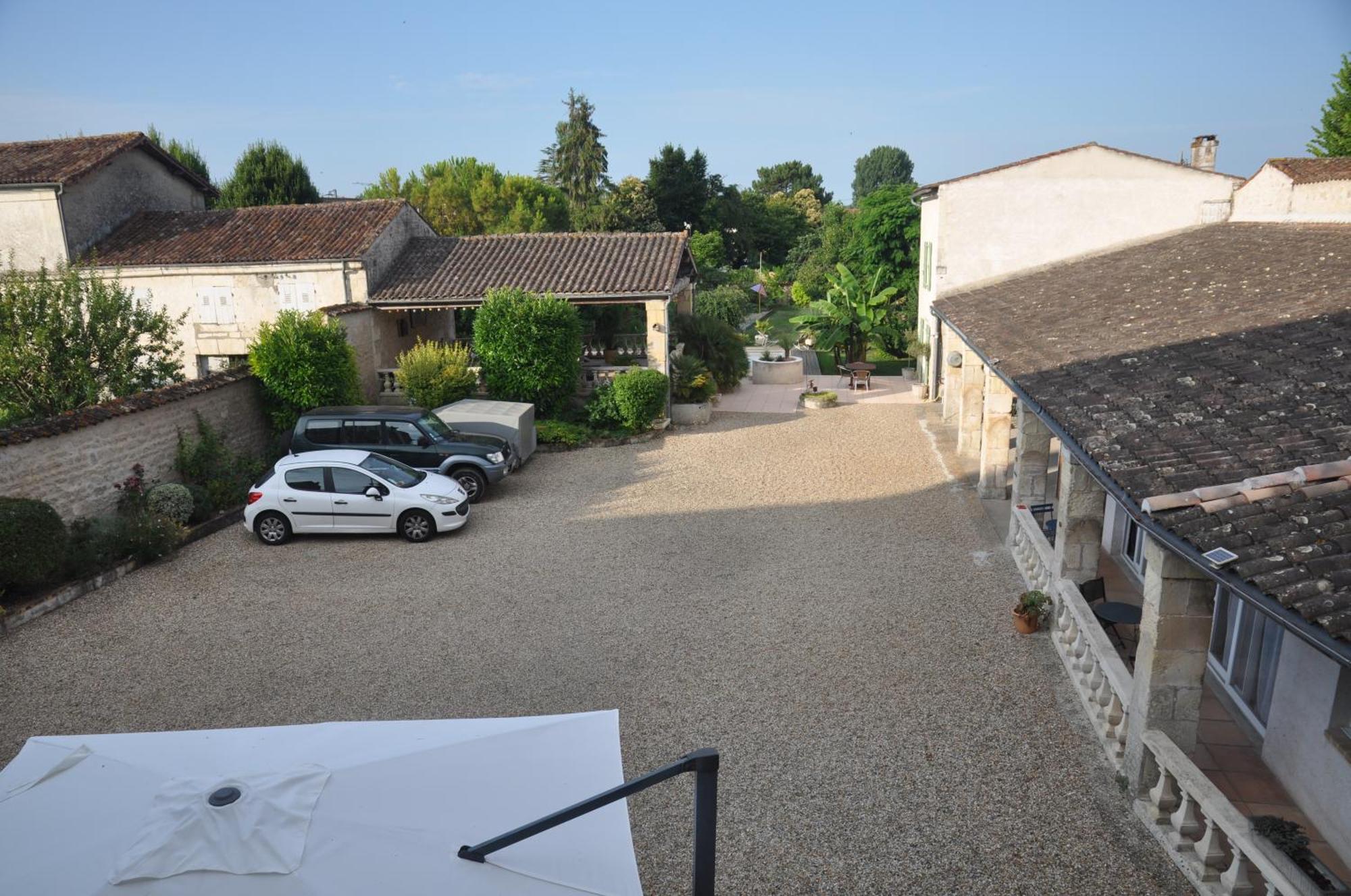 Le Hangar Saint-Jean-dʼAngély Esterno foto
